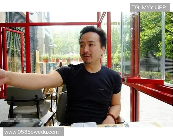 足球明星转型为演员的精彩人生与银幕魅力探讨